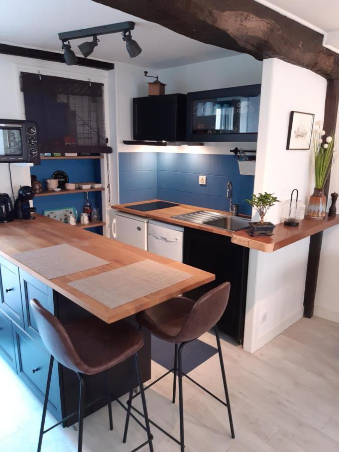 Appartement Haute Ville meublé avec cour privative Granville Esterno foto