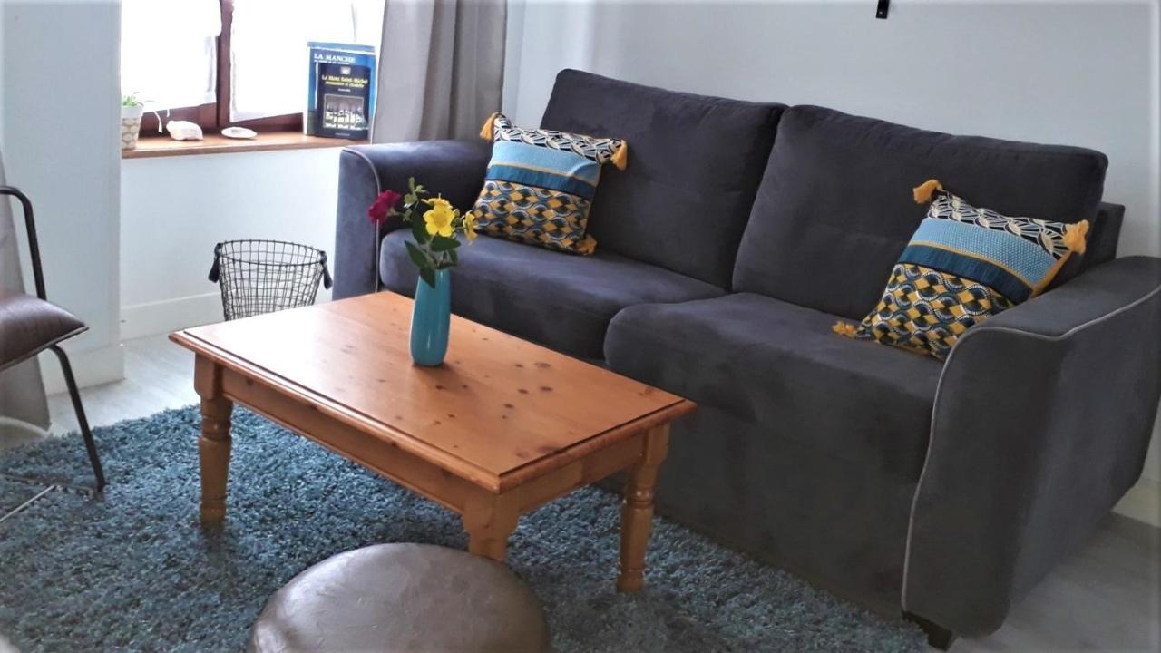 Appartement Haute Ville meublé avec cour privative Granville Esterno foto