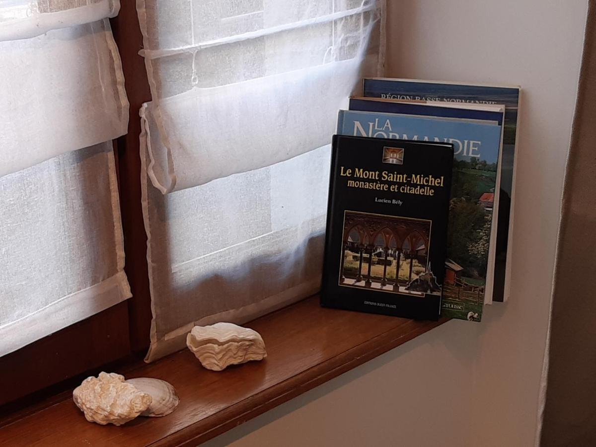 Appartement Haute Ville meublé avec cour privative Granville Esterno foto