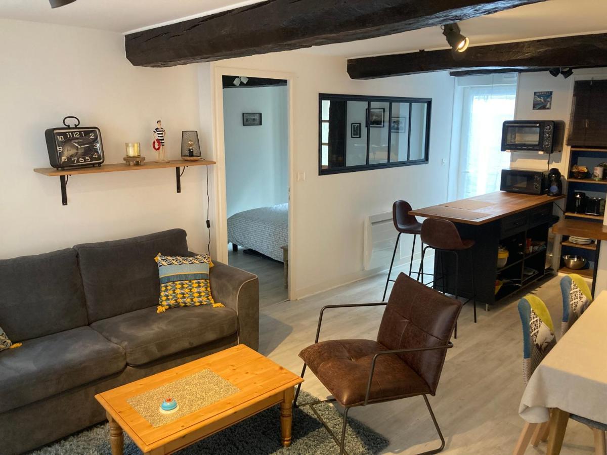 Appartement Haute Ville meublé avec cour privative Granville Esterno foto